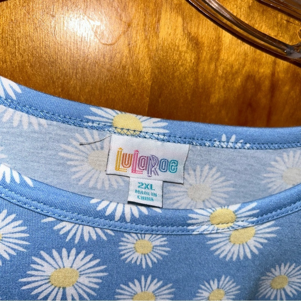 Lularoe Melissa blue daisy tunic asymmetrical shirt top plus size 2x xxl - Picture 2 of 3